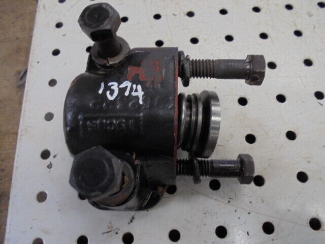 for, David Brown 1394 Hydraulic Pressure Relief Valve - Good Condition
