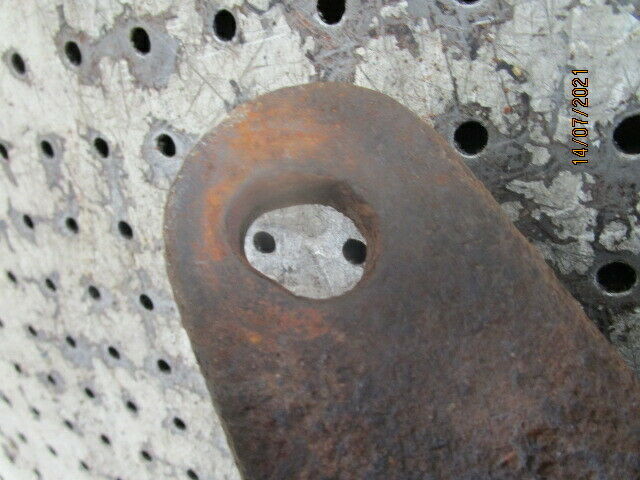 for, FORD 4000 RH Hydraulic Arm Stabiliser Bracket in Good Condition