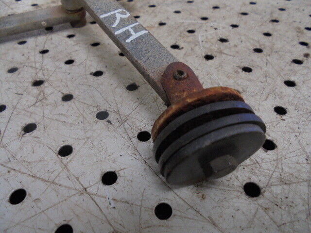 for, David Brown 1490 Cab RH Side Window Catch in Good Condition