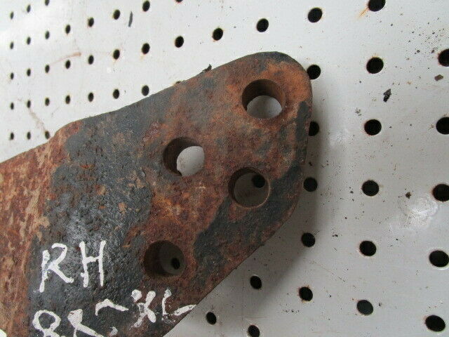 Case IH 684, 885 RH Hydraulic Arm Stabiliser Chain Bracket in Good Condition