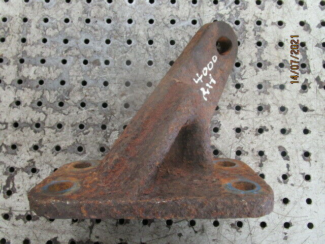 for, FORD 4000 RH Hydraulic Arm Stabiliser Bracket in Good Condition
