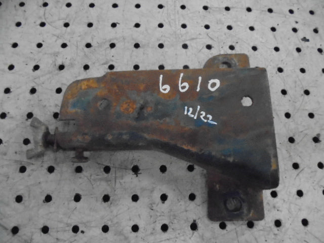 Ford New Holland 6610 Battery Tray Striker Plate And Securing Bolt