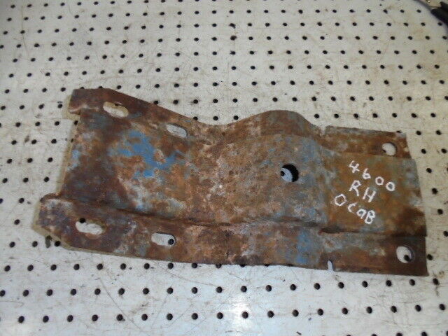 for, FORD 4600 Q Cab Mudguard Mounting Bracket in Good Condition