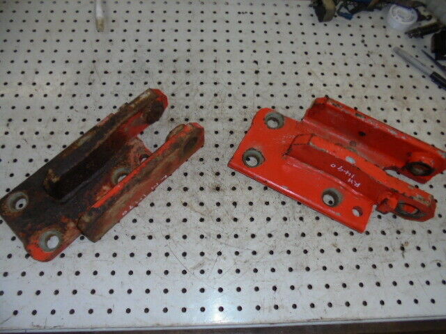 for, David Brown 1490 Hydraulic Arm Retaining Brackets  in Good Condition