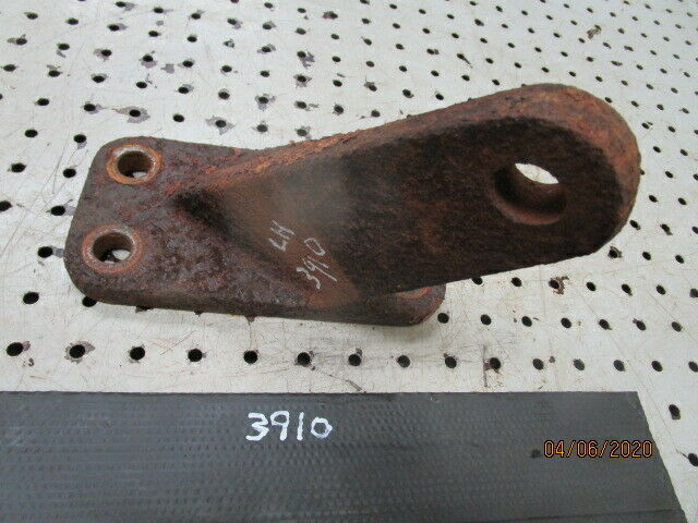 Ford 4610,3910 LH Hydraulic Arm Stabiliser Chain Bracket in Good Condition
