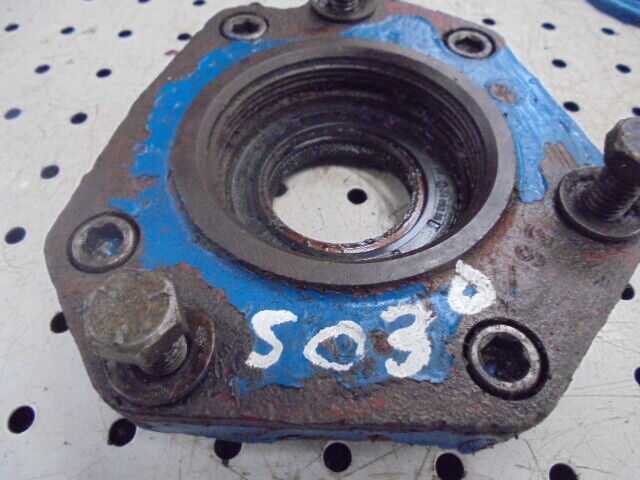 for, Ford 5030 PTO Shaft Oil Seal Housing in Good Condition