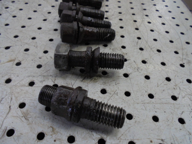 David Brown 1394 4wd Front Wheel Retaining Studs And Nuts (8)