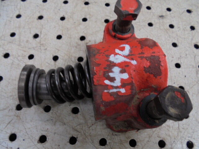 for, David Brown 1490 Hydraulic Pressure Relief Valve Assembly in Good Condition