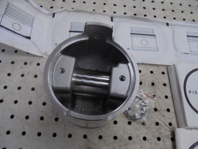 for, Ford 4610 Standard Pistons and Rings - Set of 3 (Non Headland)