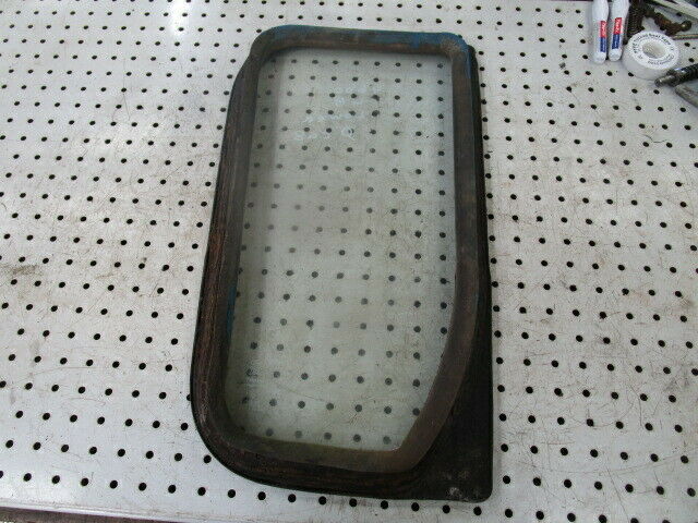 for, Ford 4600 Q Cab LH Lower Front Glass & Rubber Seal in Good Condition