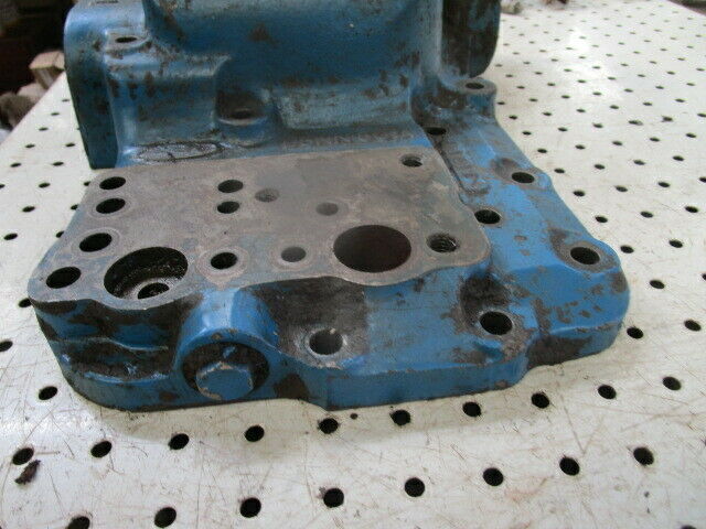 for, Ford 4600 Hydraulic Top Cover Housing in Good Condition