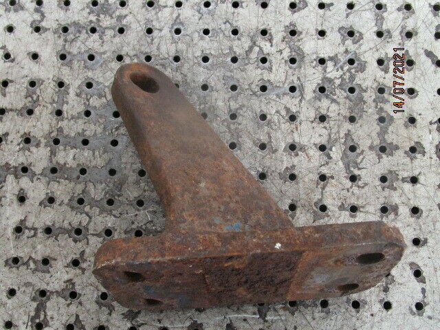 for, FORD 4000 RH Hydraulic Arm Stabiliser Bracket in Good Condition