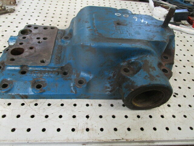 for, Ford 4600 Hydraulic Top Cover Housing in Good Condition