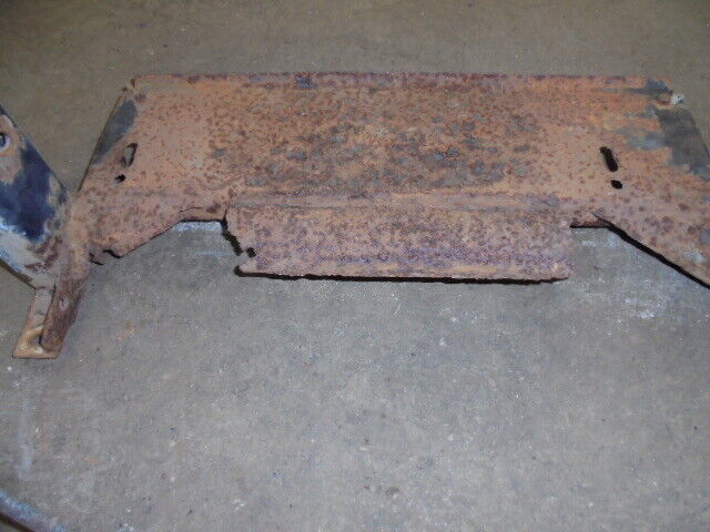 for, David Brown 1294 Front Grill Mounting Bracket in Good Condition