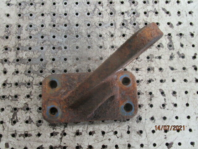 for, FORD 4000 RH Hydraulic Arm Stabiliser Bracket in Good Condition