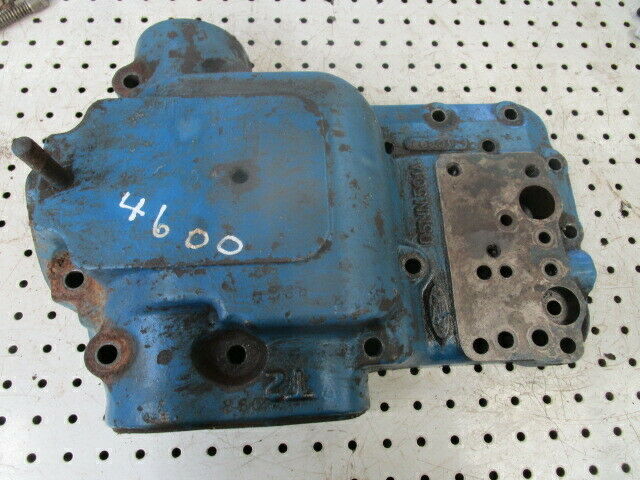 for, Ford 4600 Hydraulic Top Cover Housing in Good Condition