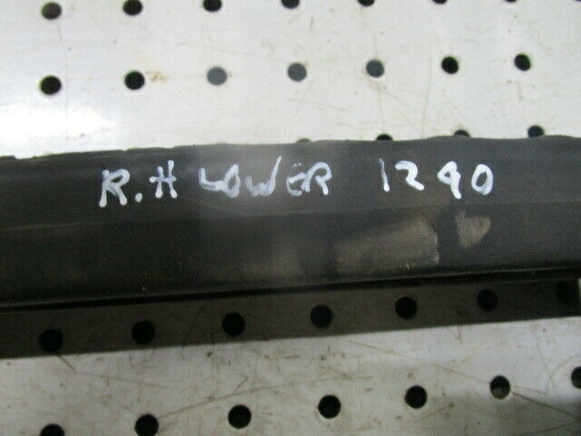 for, David Brown 1290, 1390, 1490, 1494 RH Lower Front Glass Rubber Sealer 