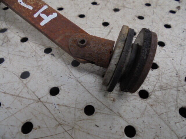 for, David Brown 1490 Cab LH Side Window Catch in Good Condition