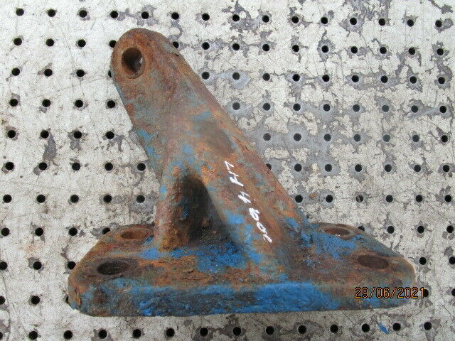 for, FORD 4000,4600 LH Hydraulic Arm Stabiliser Bracket in Good Condition