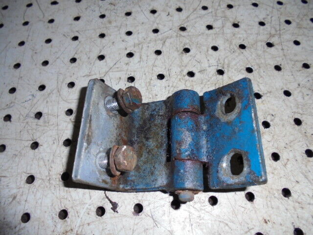 for, Ford 4600-7610 Q Cab RH Lower Door Hinge in Good Condition
