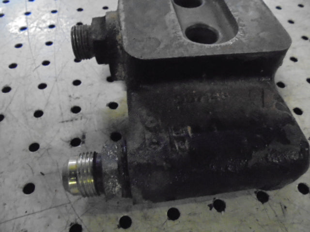 David Brown 1494, 1490 Auxilliary Spool Valve Mounting Block On Rear Axle Casing