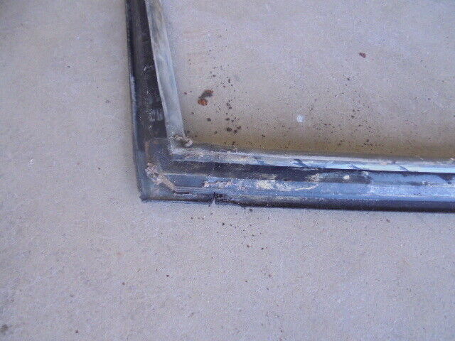 for, David Brown 1394 Front Windscreen Rubber Sealer in Good Condition