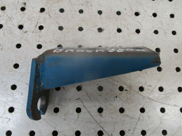 for, Ford 4600 Q Cab Handbrake Cable Bracket (on rear axle) in Good Condition