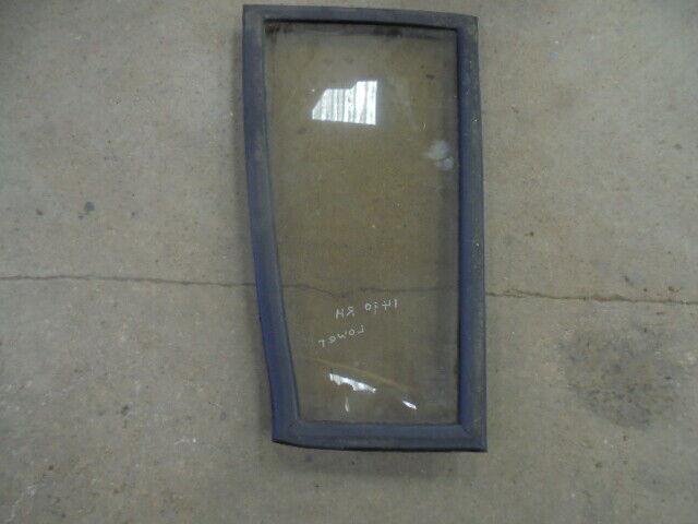 for, David Brown 1490 RH Front Lower Glass & Rubber Sealer in Good Condition