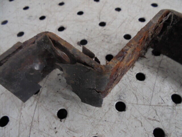 for, David Brown 1490 Cab Air Duct Retaining Bracket in Good Condition