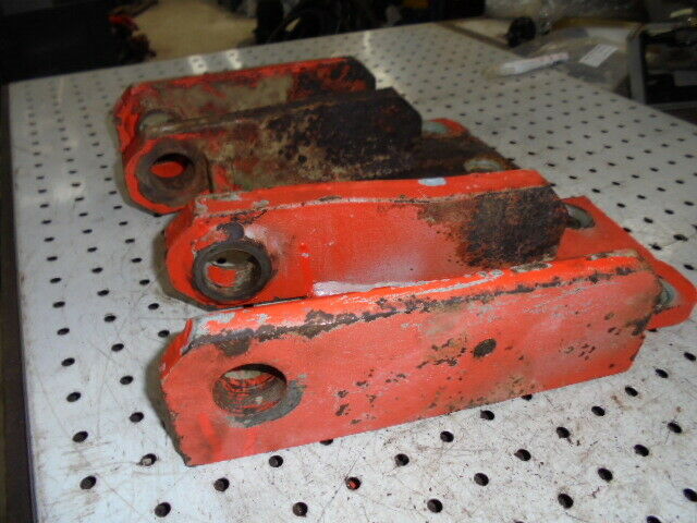 for, David Brown 1490 Hydraulic Arm Retaining Brackets  in Good Condition