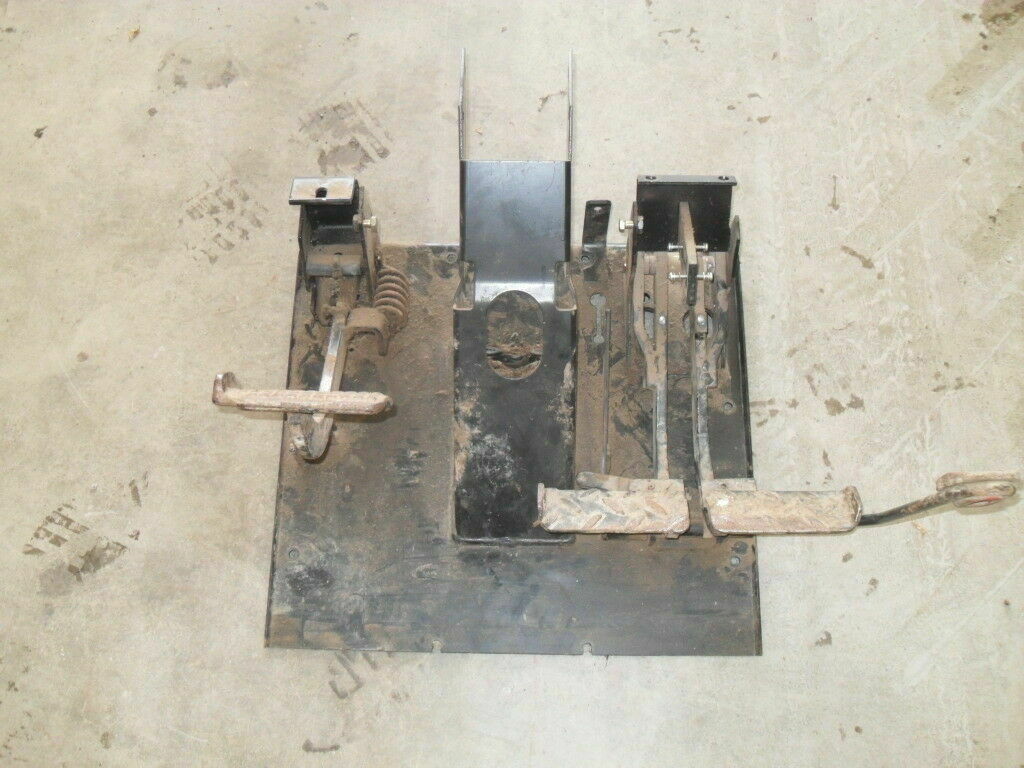 For Ford/New Holland 7840 Brake & Clutch Pedal Assembly with Back Plate