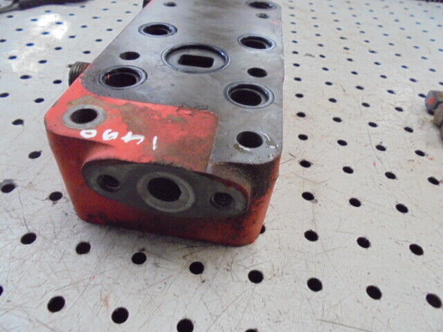 for, David Brown 1490,1390 Auxilliary Hydraulic Spool Valve Mounting Base