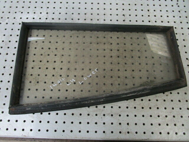 for, David Brown 1494,1394 LH Front Lower Glass & Rubber Seal in Good Condition