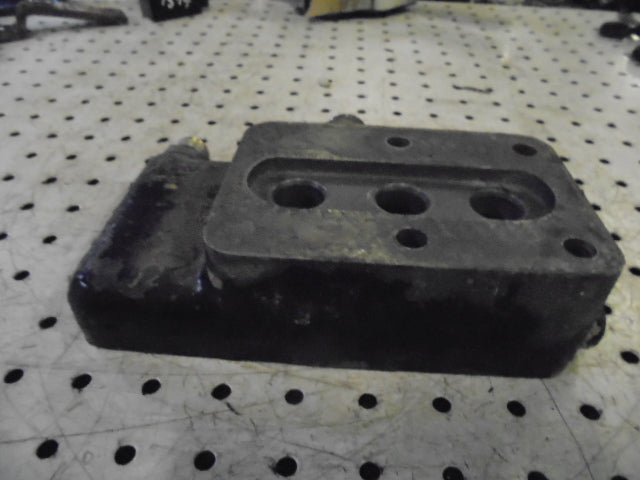 David Brown 1494, 1490 Auxilliary Spool Valve Mounting Block On Rear Axle Casing