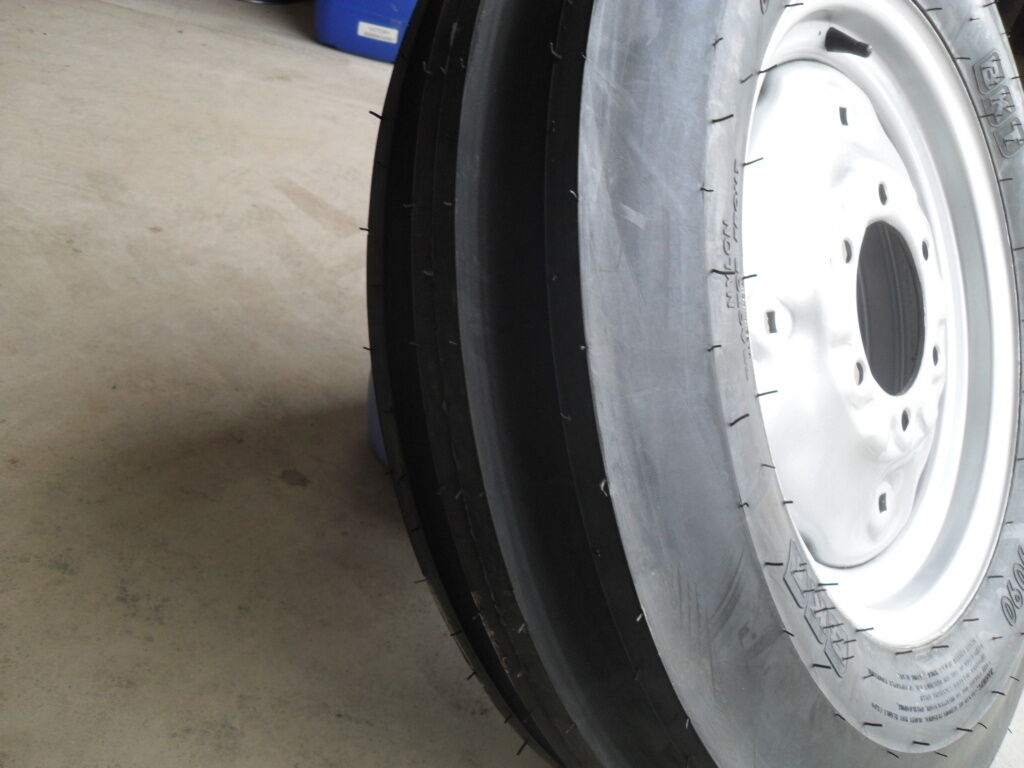 Ford / Massey Ferguson / David Brown 600 x 16 Wheel & BKT Tyre Assembly